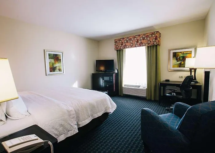 Hampton & Hotel Effingham