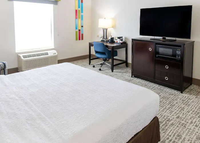 Hampton & Hotel