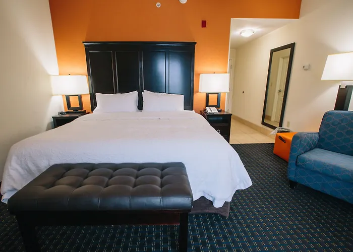 Hampton & Hotel