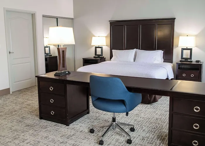 Hampton & Hotel